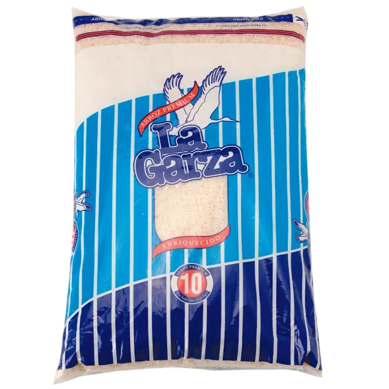 Saco de arroz de 10 libras, parte de una compra de hogar dominicana